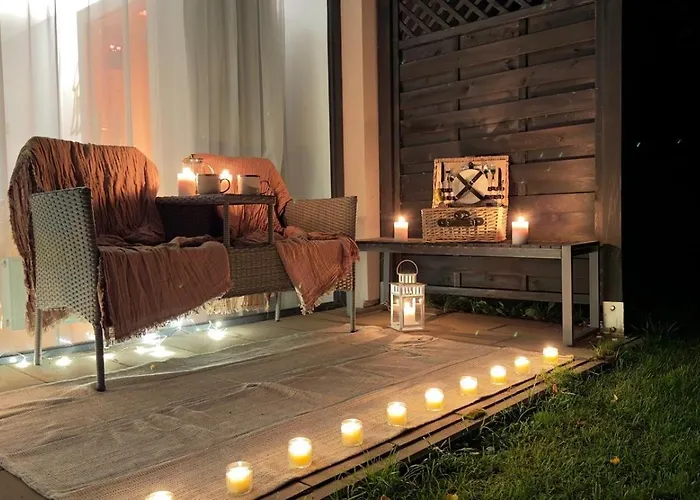 Gold Luxury Romantic Spa Suite Private Jacuzzi & Sauna